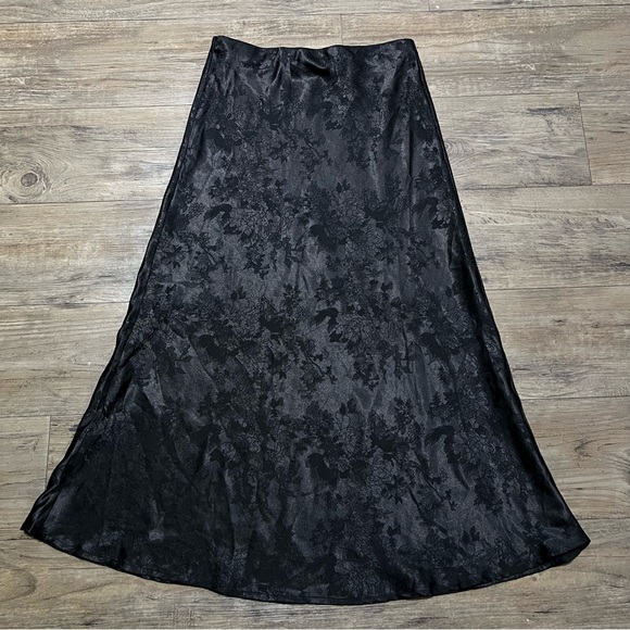 Altar’d Satin-Silk Feel Pencil Skirt Jet Black Floral Vines Accent Size Small - Picture 4 of 8